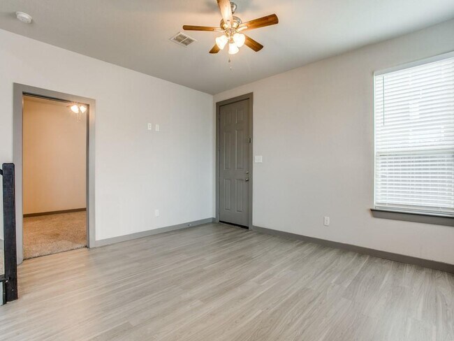 10684 Tube Dr-Unit -503 in Hurst, TX - Building Photo - Building Photo