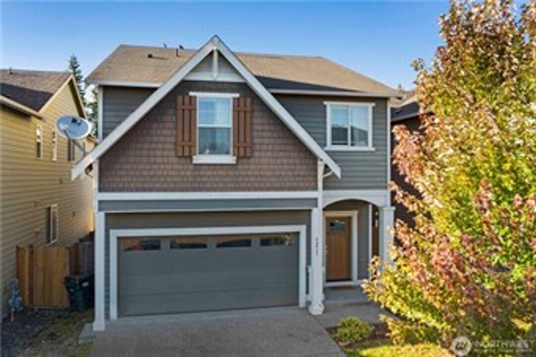 9211 174th St E in Puyallup, WA - Building Photo