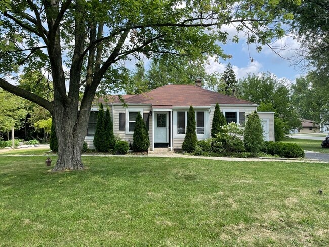 property at 1006 E 15th St