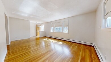 28 Hersom St in Watertown, MA - Building Photo - Building Photo