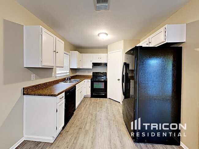 7546 Oriental Trail in San Antonio, TX - Foto de edificio - Building Photo