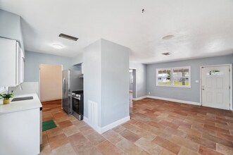 5660 Hobson St NE in St. Petersburg, FL - Building Photo - Building Photo