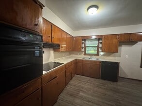 1702 W High St in Springfield, MO - Building Photo - Building Photo