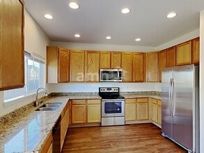 9656 Nucla St in Commerce City, CO - Foto de edificio - Building Photo