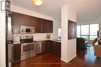 2230-2230 Lake Shore Blvd W in Toronto, ON - Building Photo - Building Photo