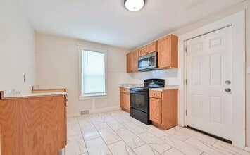606 Pine St in Vineland, NJ - Foto de edificio - Building Photo