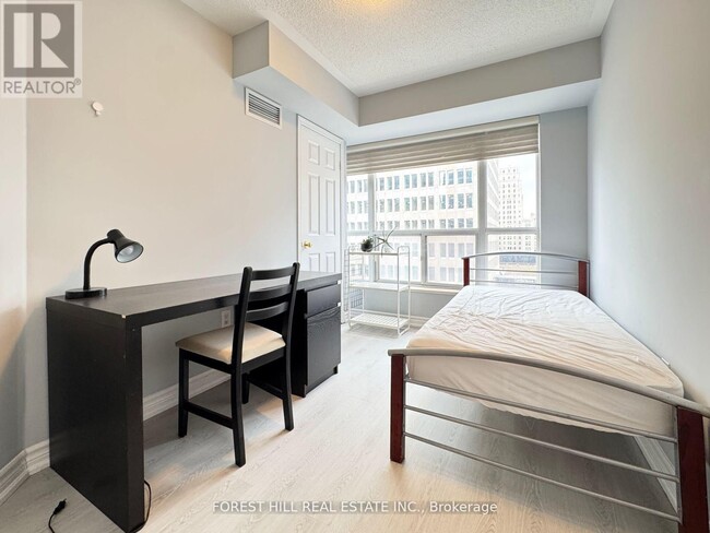 909-60909 Bay St.