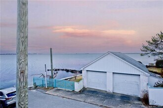 20 Omega St in Stonington, CT - Building Photo - Building Photo