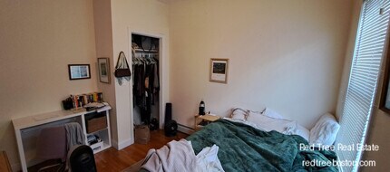 145 Hillside St, Unit 2 in Boston, MA - Foto de edificio - Building Photo