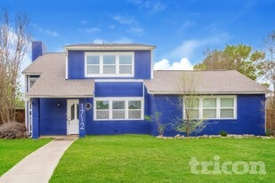 1712 Hartford Dr in Carrollton, TX - Building Photo