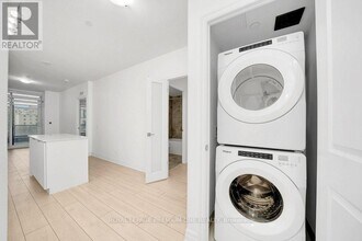 30 Elm Dr W in Mississauga, ON - Building Photo - Building Photo