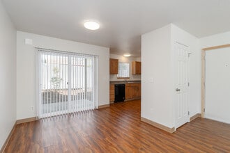 Cornelius Village Apartments in Cornelius, OR - Foto de edificio - Interior Photo