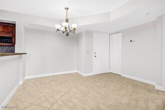 1240 Wildwood Lakes Blvd in Naples, FL - Building Photo - Building Photo