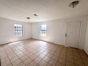 110 Holly Ave in Del Rio, TX - Building Photo - Building Photo