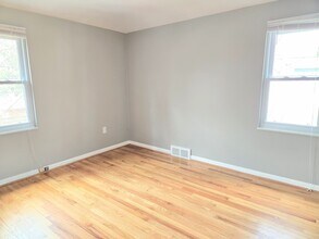 222 Buena Vista Ave in Ann Arbor, MI - Foto de edificio - Building Photo