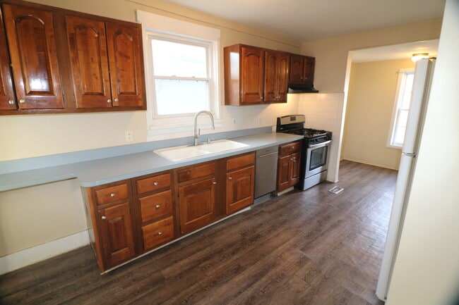 1626 Summit Ln in Davenport, IA - Building Photo - Building Photo