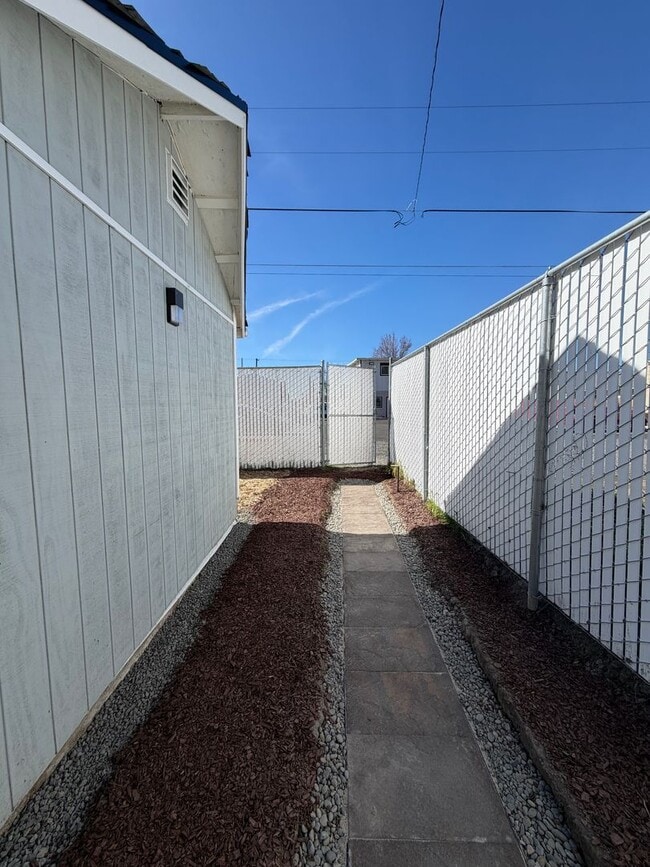 342 Martin St in Klamath Falls, OR - Building Photo - Building Photo