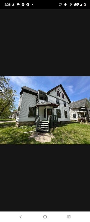 541 Woodlawn Ave in Rockford, IL - Building Photo