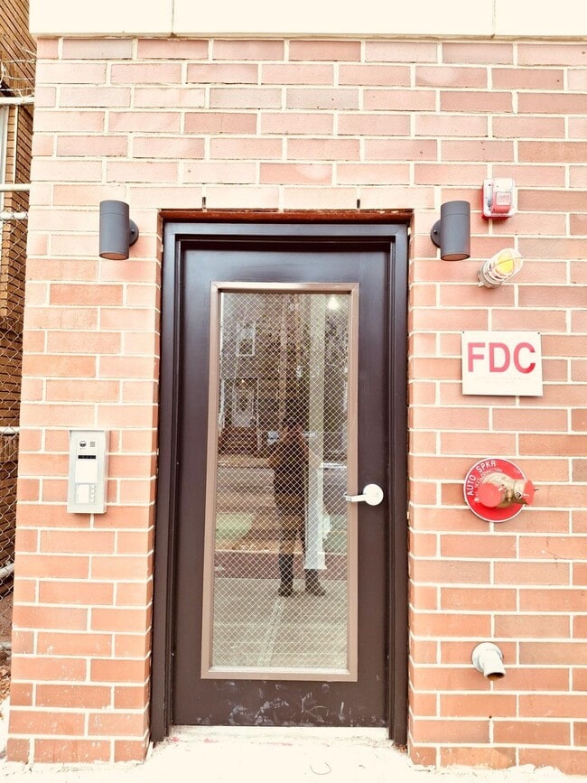 185 Mallory Ave in Jersey City, NJ - Building Photo - Building Photo