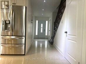 58 Rakewood Crescent in Toronto, ON - Building Photo - Building Photo