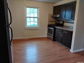 8640 235th Ct, Unit 2nd floor in Queens Village, NY - Building Photo - Building Photo