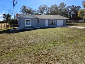 21414 SW Honeysuckle St in Dunnellon, FL - Building Photo