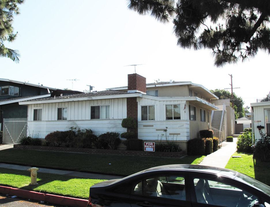 11002 Crenshaw Blvd in Inglewood, CA - Building Photo