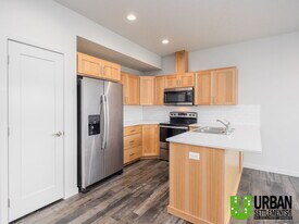 224 S Woodlawn Rd in Spokane, WA - Building Photo