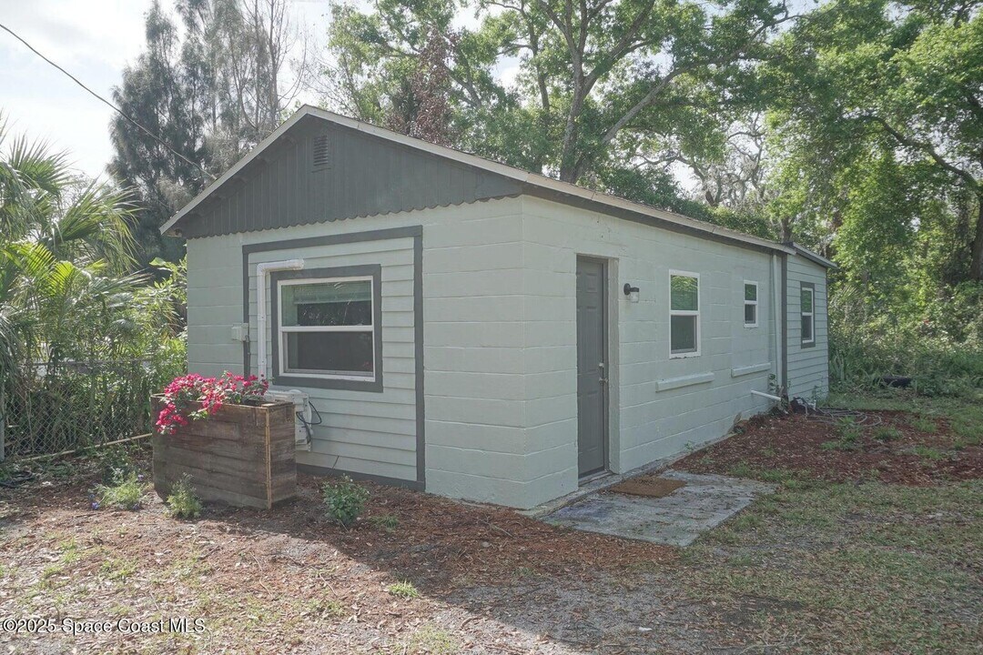 2850 Shwonda Ave NE in Palm Bay, FL - Building Photo
