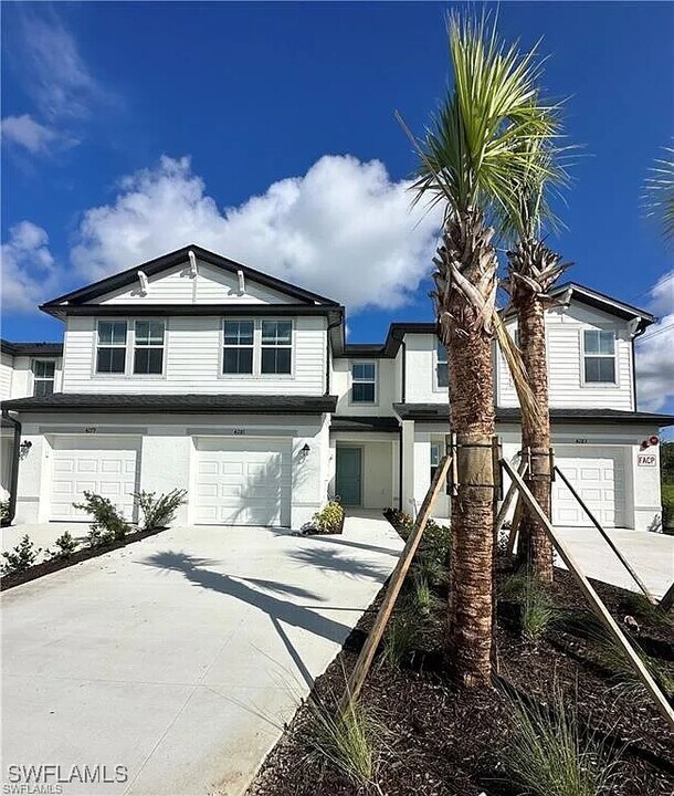 4205 Caterina Ct in North Fort Myers, FL - Foto de edificio