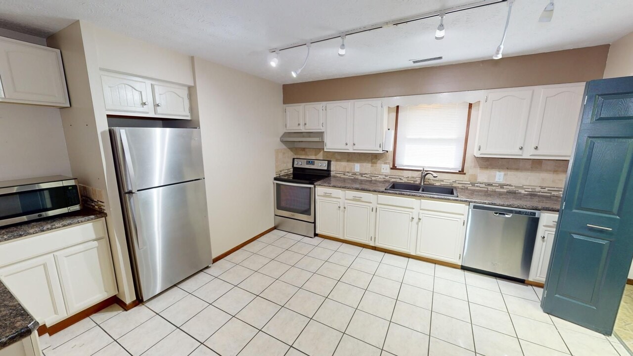 3761 Indian Run Dr in Canfield, OH - Building Photo