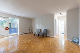 The Park Fifty-Two in Mississauga, ON - Building Photo - Building Photo