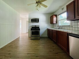 1215 S Fullhart Dr in Muncie, IN - Building Photo