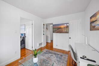 1315 Cave St in San Diego, CA - Building Photo - Building Photo