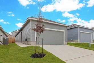 3726 Glade Crk in San Antonio, TX - Building Photo - Building Photo