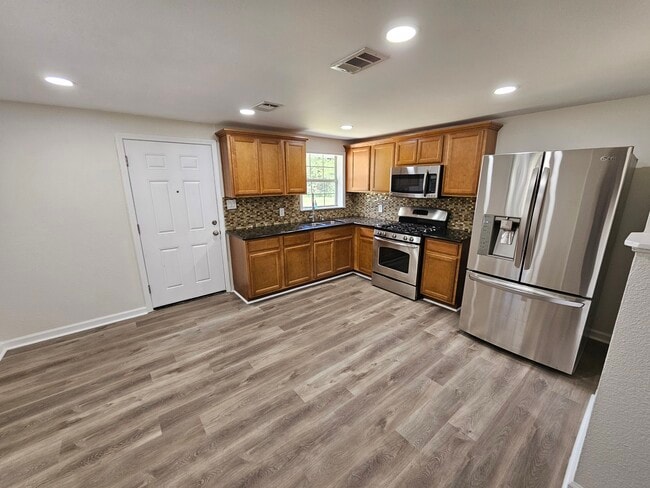 property at 1150 Hawthorn Dr