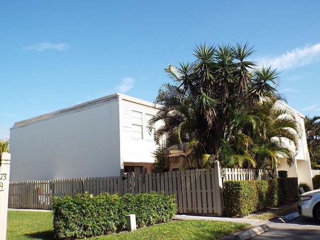 property at 1567 Shaker Cir