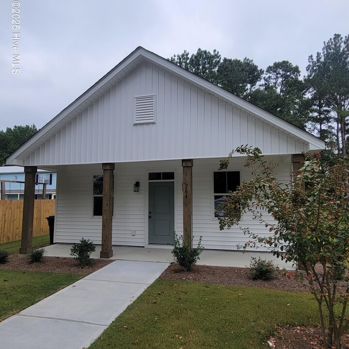 204 S Johnson St in Burgaw, NC - Building Photo