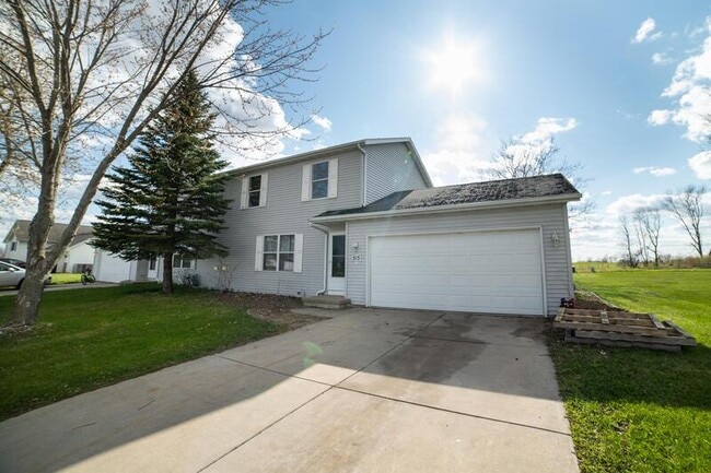 517 Steno Trail in Pulaski, WI - Building Photo - Building Photo