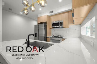 2001 Vista Del Mar Ave in Los Angeles, CA - Building Photo