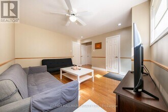 15 Webster Dr in Aurora, ON - Building Photo - Building Photo