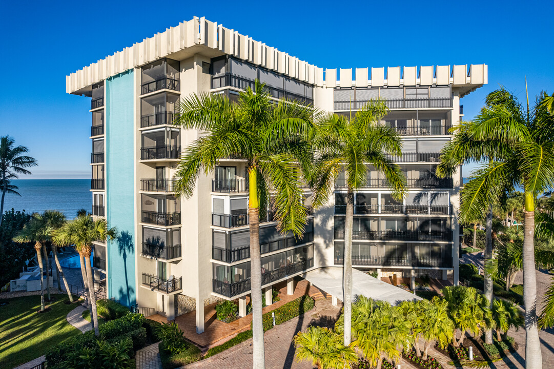 Imperial Club in Naples, FL - Building Photo