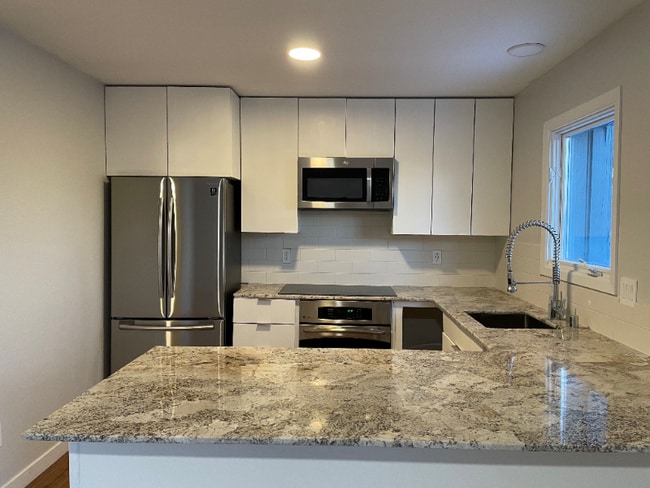 1604 Russian Jack Dr in Anchorage, AK - Building Photo - Building Photo