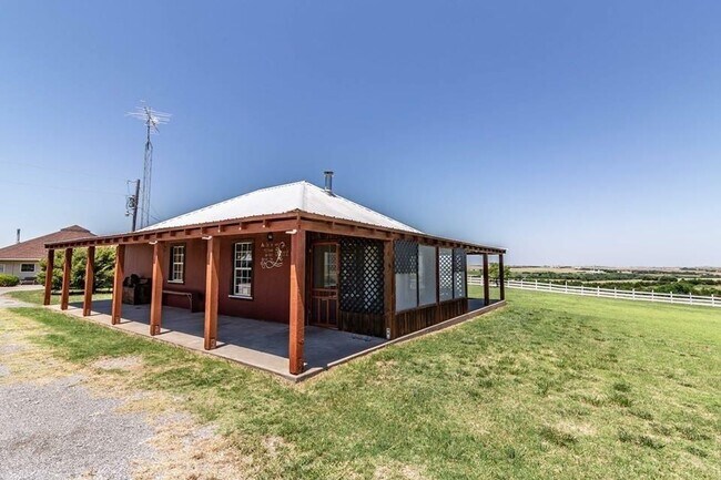 property at 23673 E 980 Rd