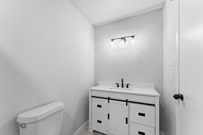 property at 2 Dewthread Ct