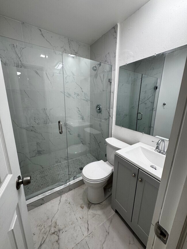225 N F St, Unit Back Unit in Lake Worth Beach, FL - Foto de edificio - Building Photo
