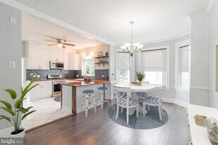 5547 Ridge Ave in Philadelphia, PA - Building Photo