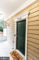 3542 Huntley Manor Ln, Unit BE032 in Alexandria, VA - Building Photo
