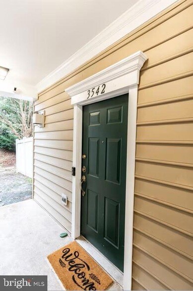 3542 Huntley Manor Ln, Unit BE032 in Alexandria, VA - Building Photo