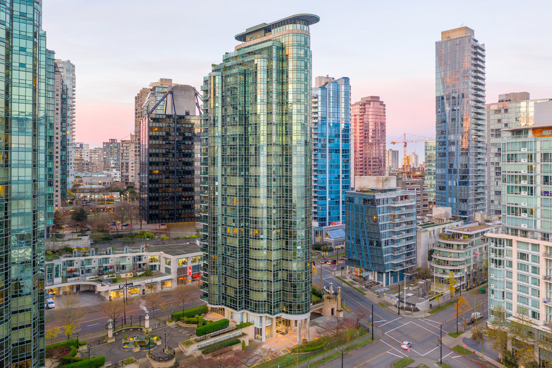 Harbourside Park I in Vancouver, BC - Building Photo